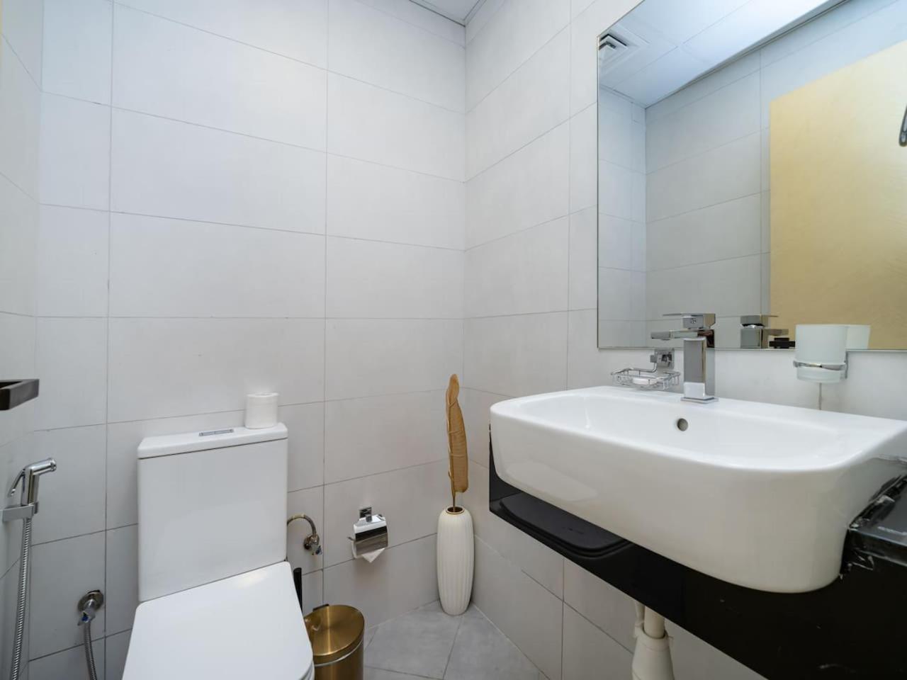 Bright And Spacious 1 Bed Prime Jvc Location Apartment Dubai