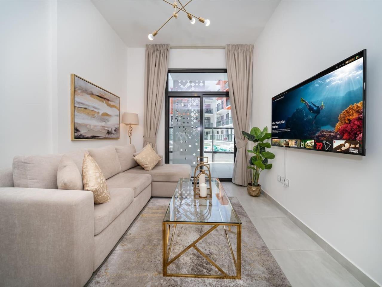 Bright And Spacious 1 Bed Prime Jvc Location Apartment