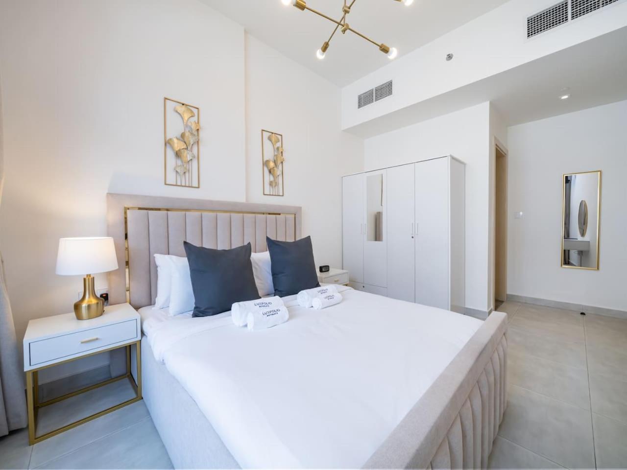Bright And Spacious 1 Bed Prime Jvc Location