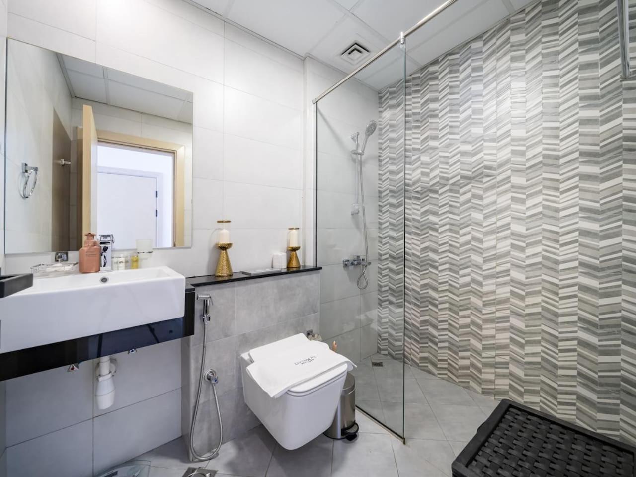 Apartment Bright And Spacious 1 Bed Prime Jvc Location *
