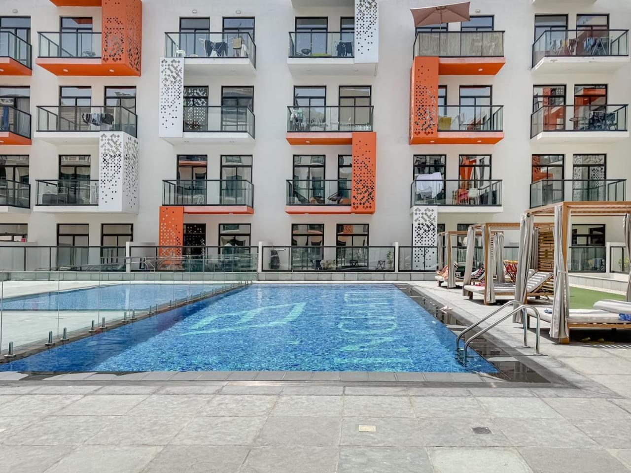 Bright And Spacious 1 Bed Prime Jvc Location Apartment *