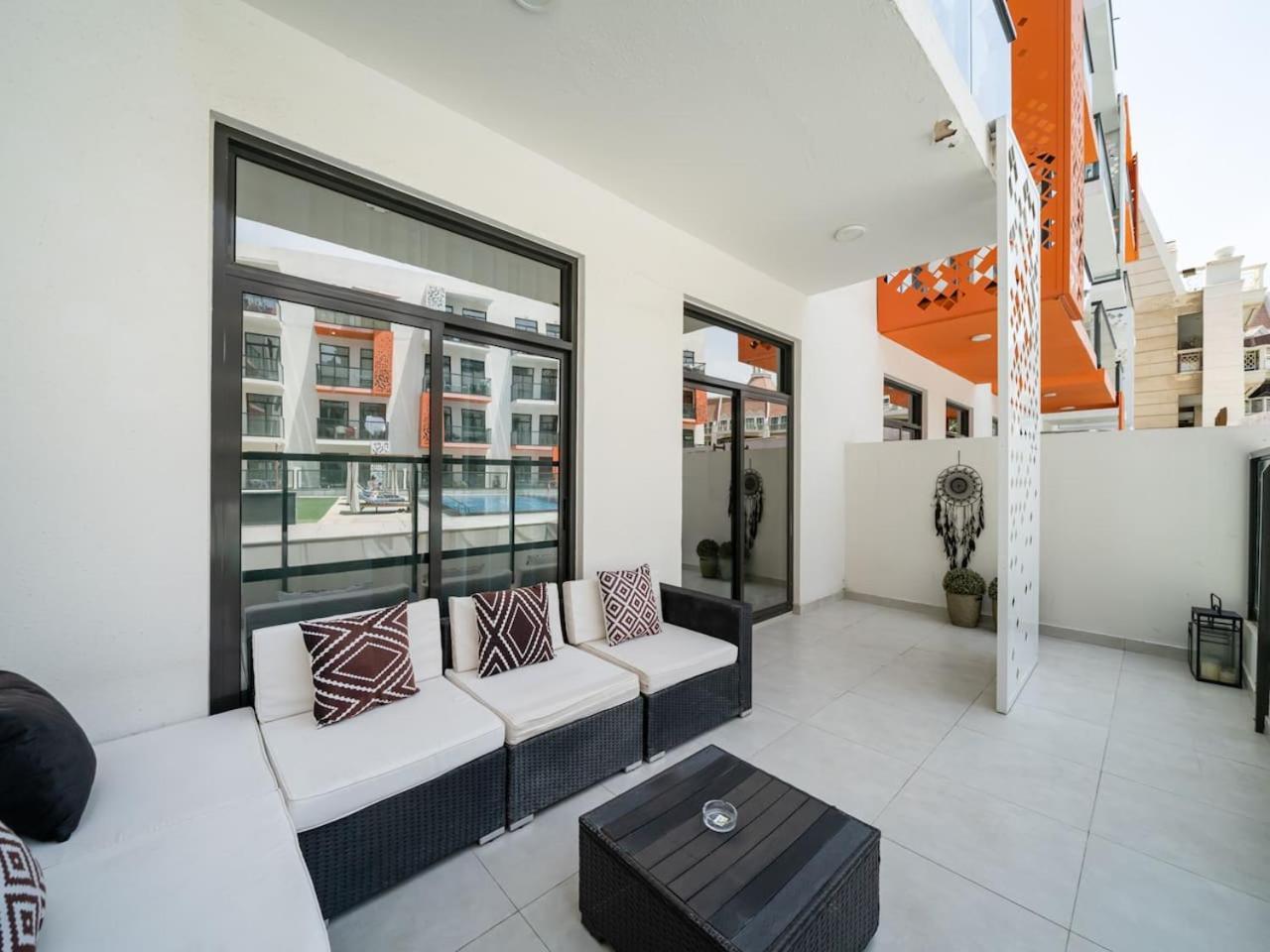 Apartment Bright And Spacious 1 Bed Prime Jvc Location *