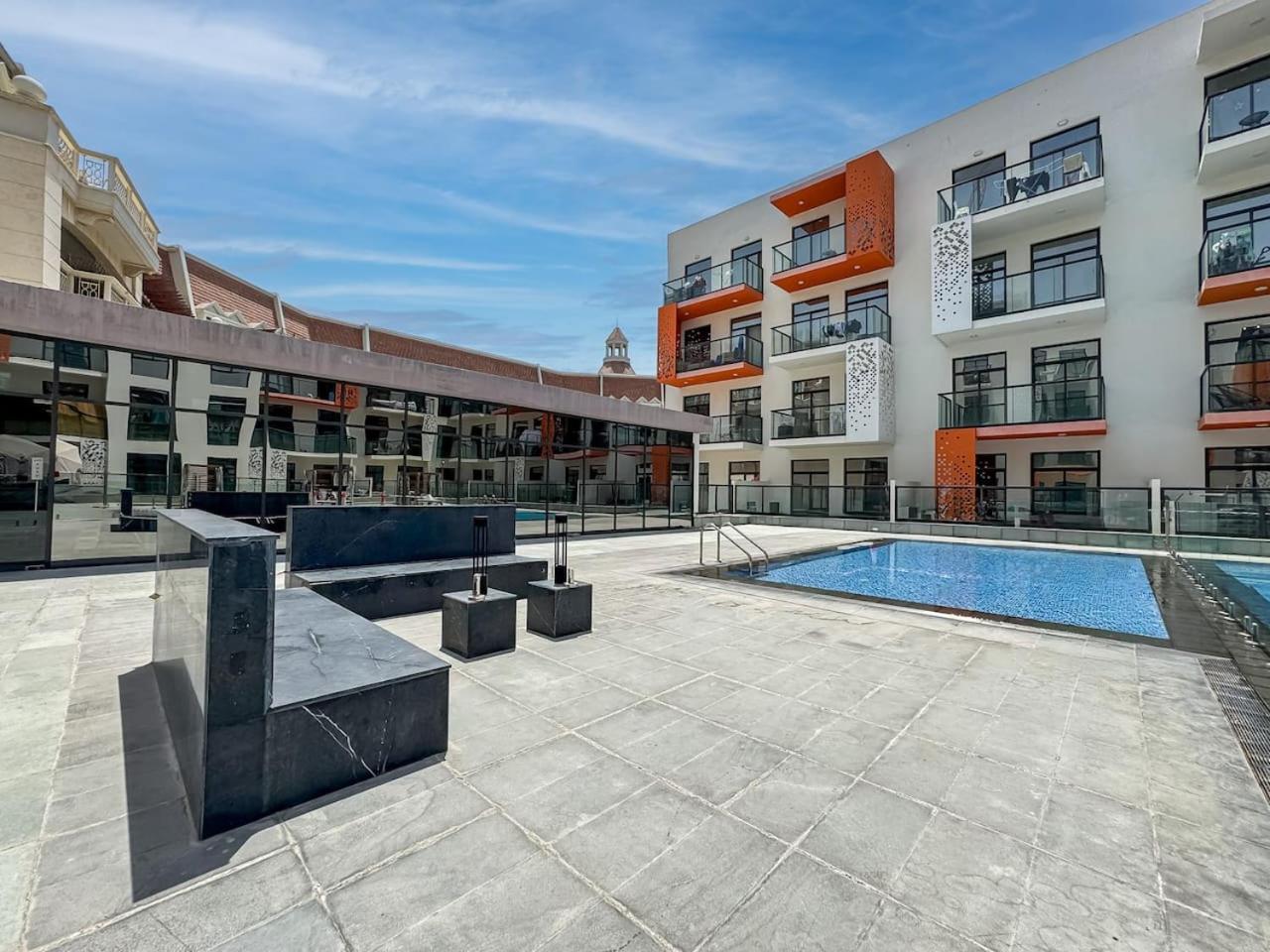 Apartment Bright And Spacious 1 Bed Prime Jvc Location *